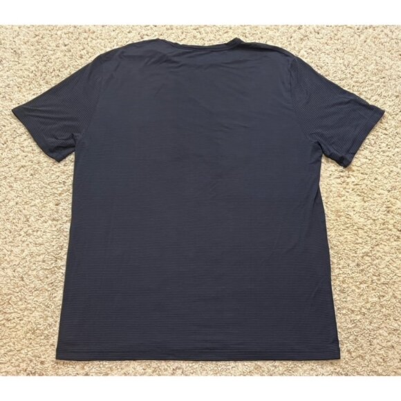 Vuori Men's Black Linear Tech Tee Performance Shirt Size Large L EUC - Picture 7 of 7